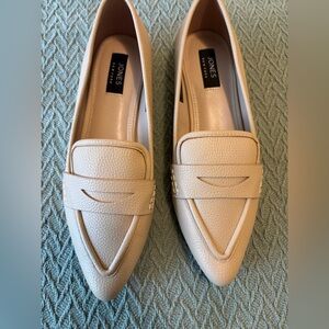 NWOT Jones New York Women's Cream Loafers